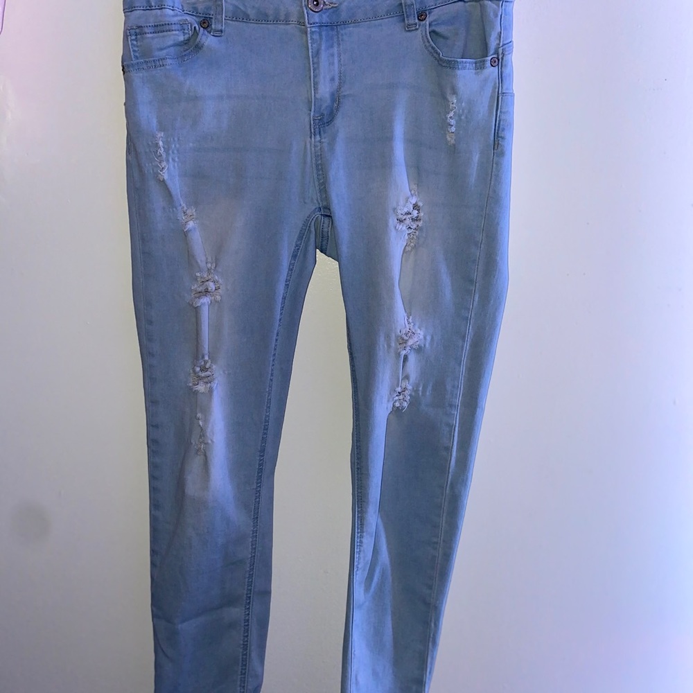 Light Wash Ankle Jeans